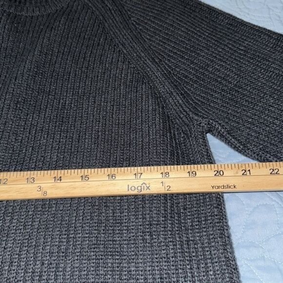 Claiborne Gray Ribbed Knit Sweater  60% Cotton 40% Acrylic  Size L - Picture 7 of 7